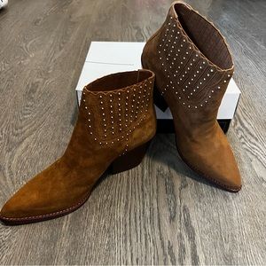 NIB Dolce Vita Suede Booties